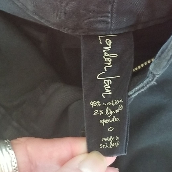 Black shorts - Picture 3 of 3